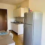 Airy With Balcony-beahost דירה